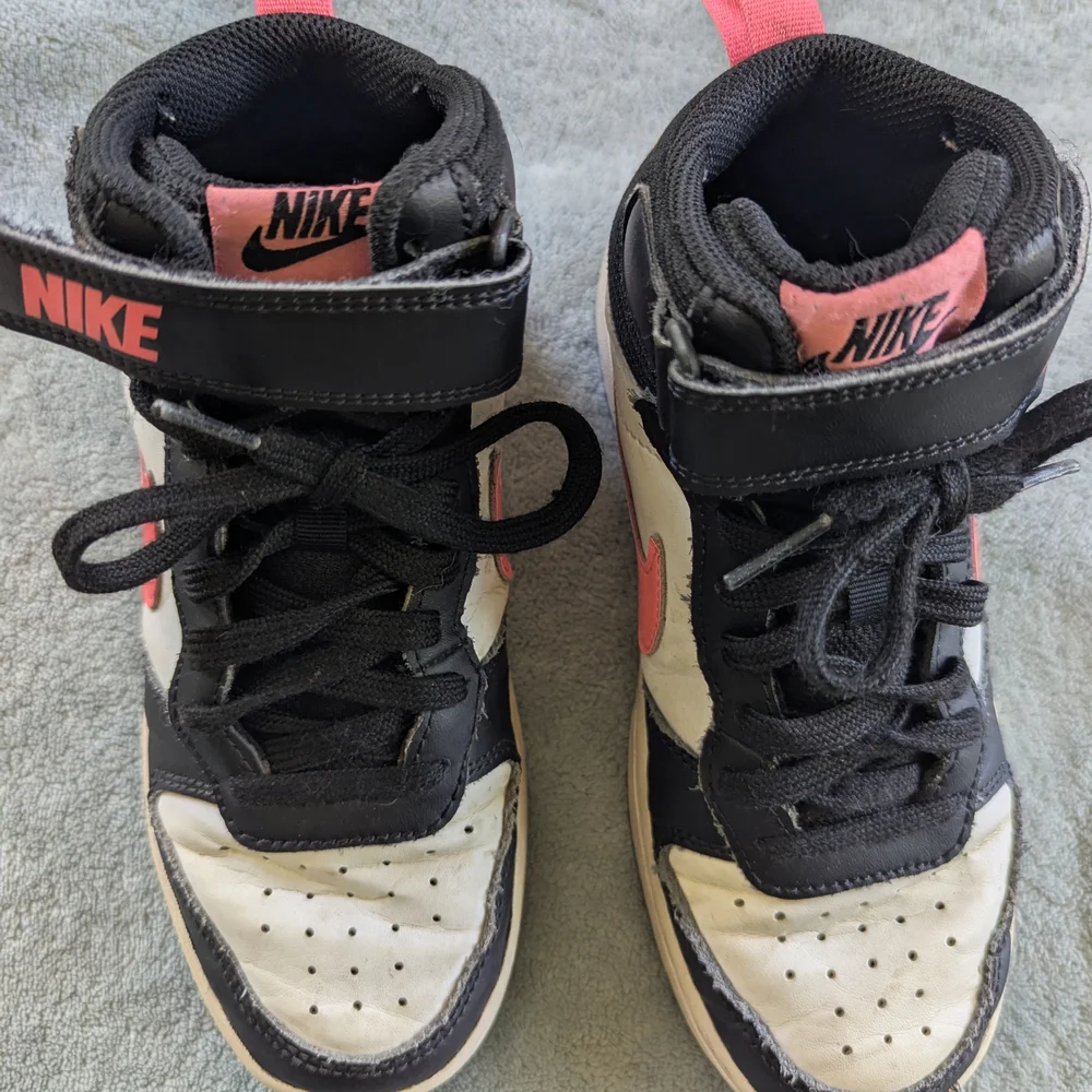 Nike Big Kids Size 3.5Y Black and Pink High tops Sneakers Collectible 80s Look
